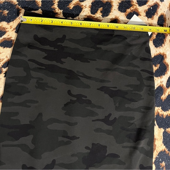 Sanctuary Camo Printed Skirt NWT XS New with tag - Picture 6 of 12